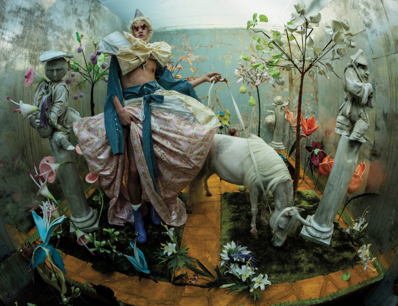 TIM WALKER PICTURES 洋書　写真集　ファッション　アート　服飾 Inside Tim Walker's Fashion and Fantasy World | C Magazine®