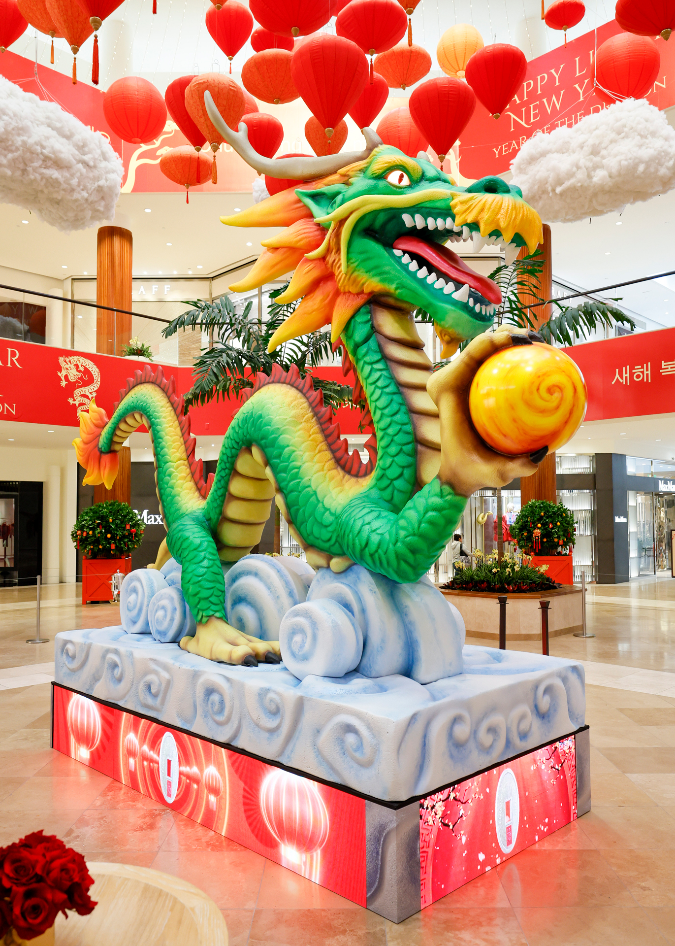 Gucci オブジェ Gucci's New Groove and a Smart New Saks | C Magazine®